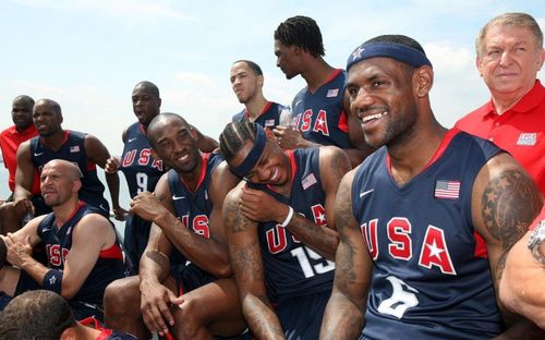 美国教练:梦八队的领袖就是科比,关键时刻詹姆斯有些胆怯