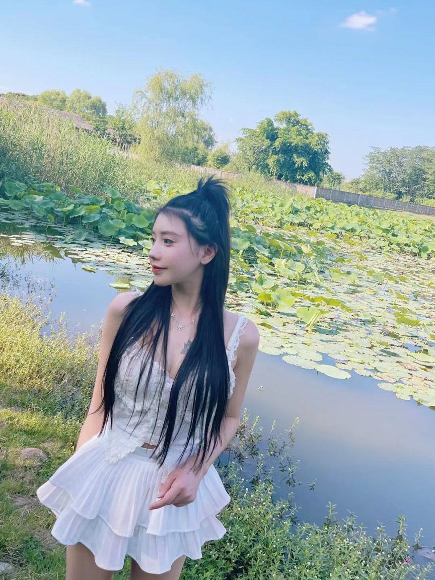 她叫胡明明专业是中国不夜城联盟礼仪模特