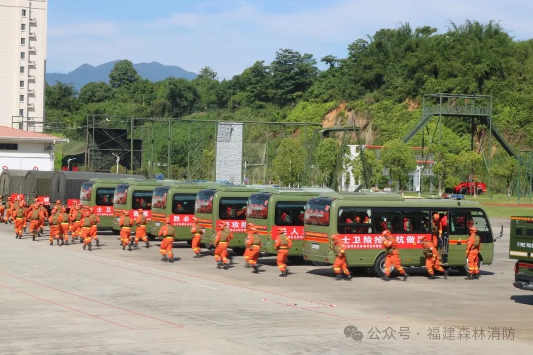 福建福州:常备不懈抓战备 灭火拉动练能力