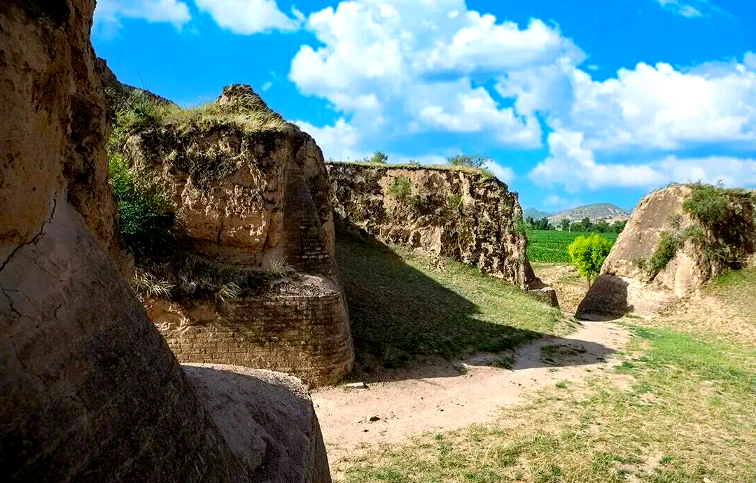 镇靖堡遗址:边陲的历史见证与文化象征