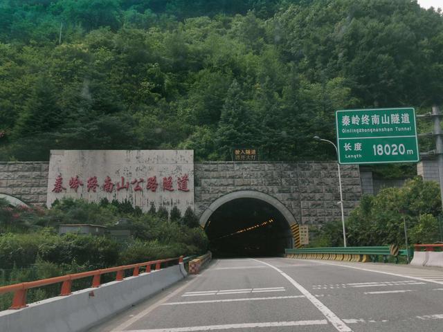 秦岭终南山隧道,没去过的人,建议五一假期开车走上一遭