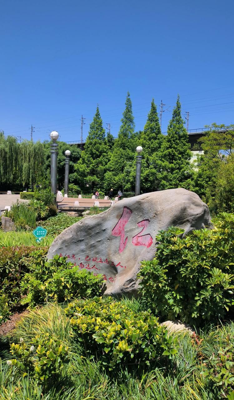 坐标云南曲靖大花桥公园[大笑]大花桥哈.不是大花轿!