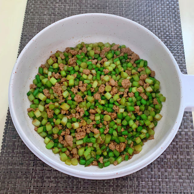蒜苔炒肉末,用来拌饭不错呢