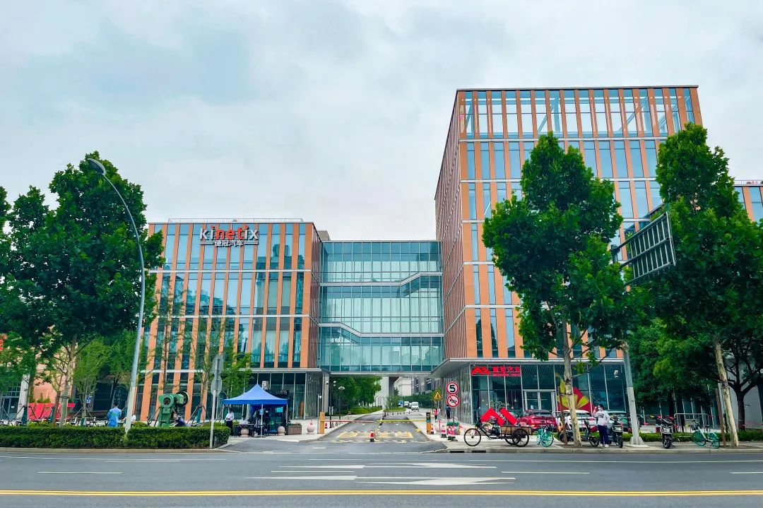 更新·街区丨静安新业坊除了eva,还能遇见.