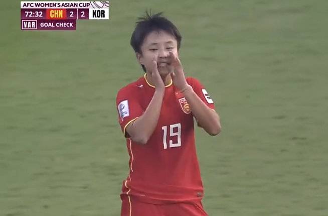 四川教练谈爱徒张琳艳独造2球助女足夺冠:别看她个子小,踢球有灵性