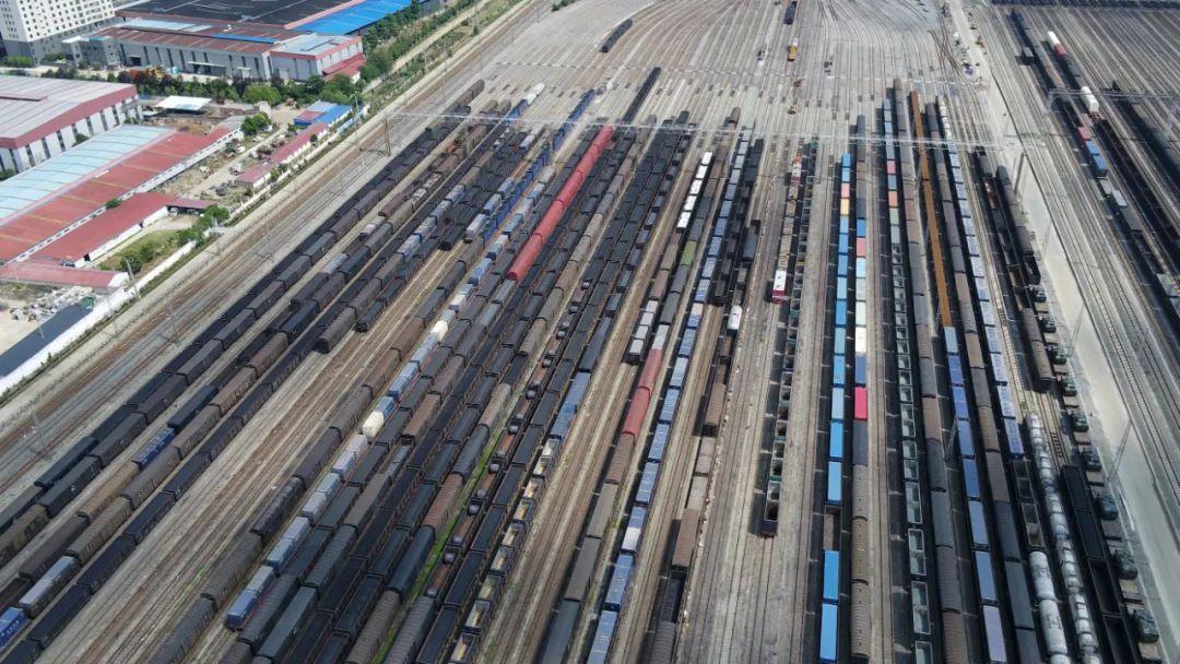 襄阳北站俩月8破纪录  持续发车超3万辆