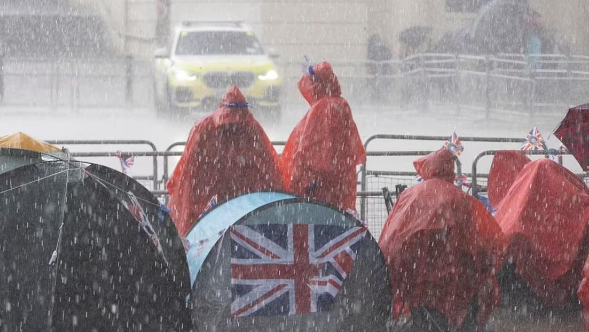 英国国王查尔斯三世今日加冕# 【#英国天气预报称6日伦敦将迎暴雨