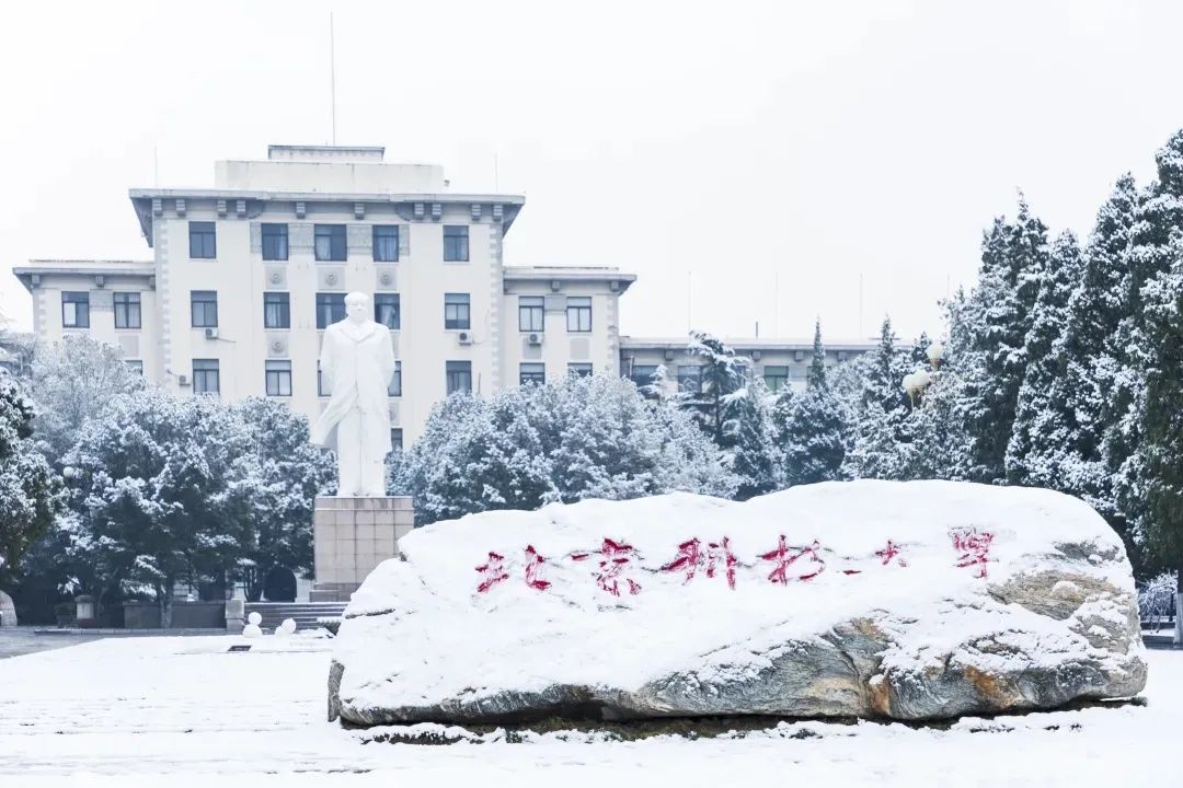 我想报考一所学校当然要选择它的优势学科,王牌专业了.