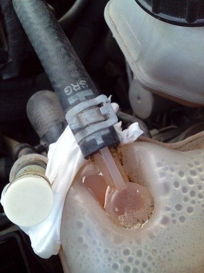 冷却液漏了修大概多少钱?