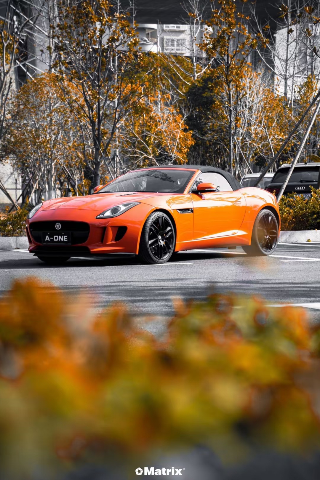 捷豹f-type矩阵改色膜金属熔岩橙,如骄阳落幕!