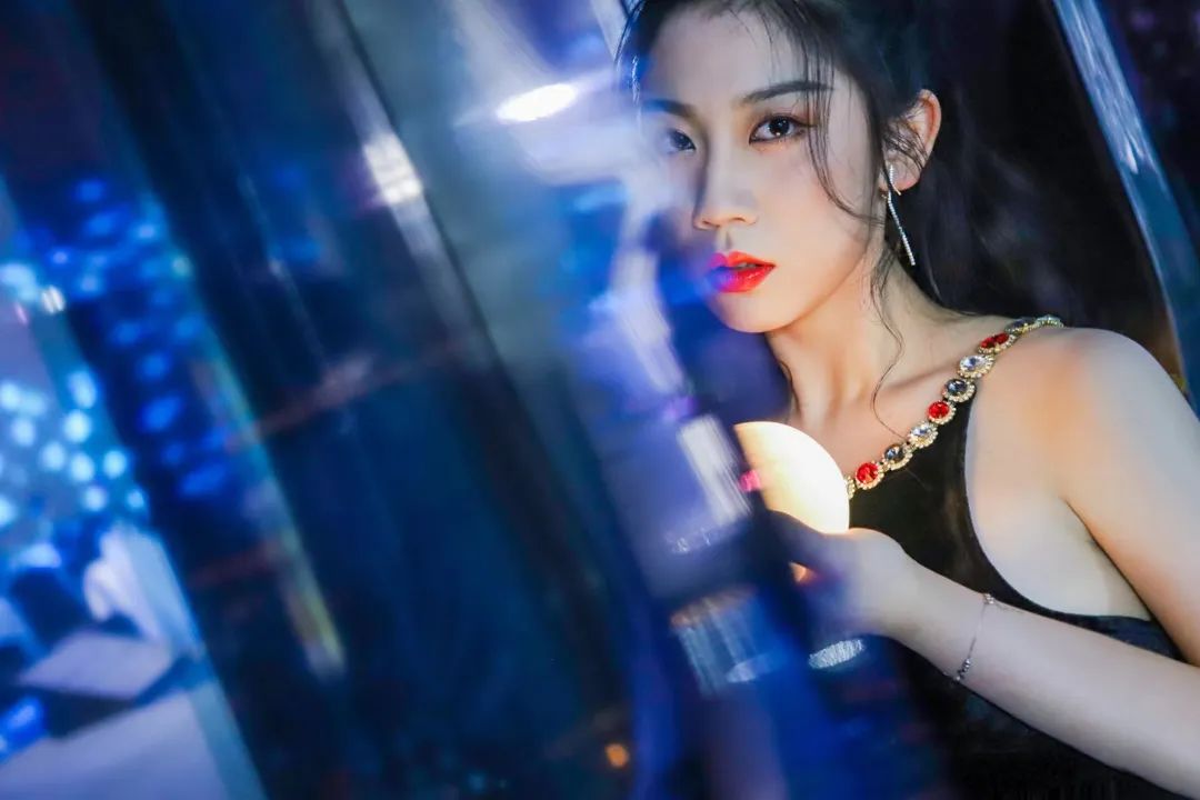 空中夏季音乐节|主持人周婕与钢琴家罗维视频连线