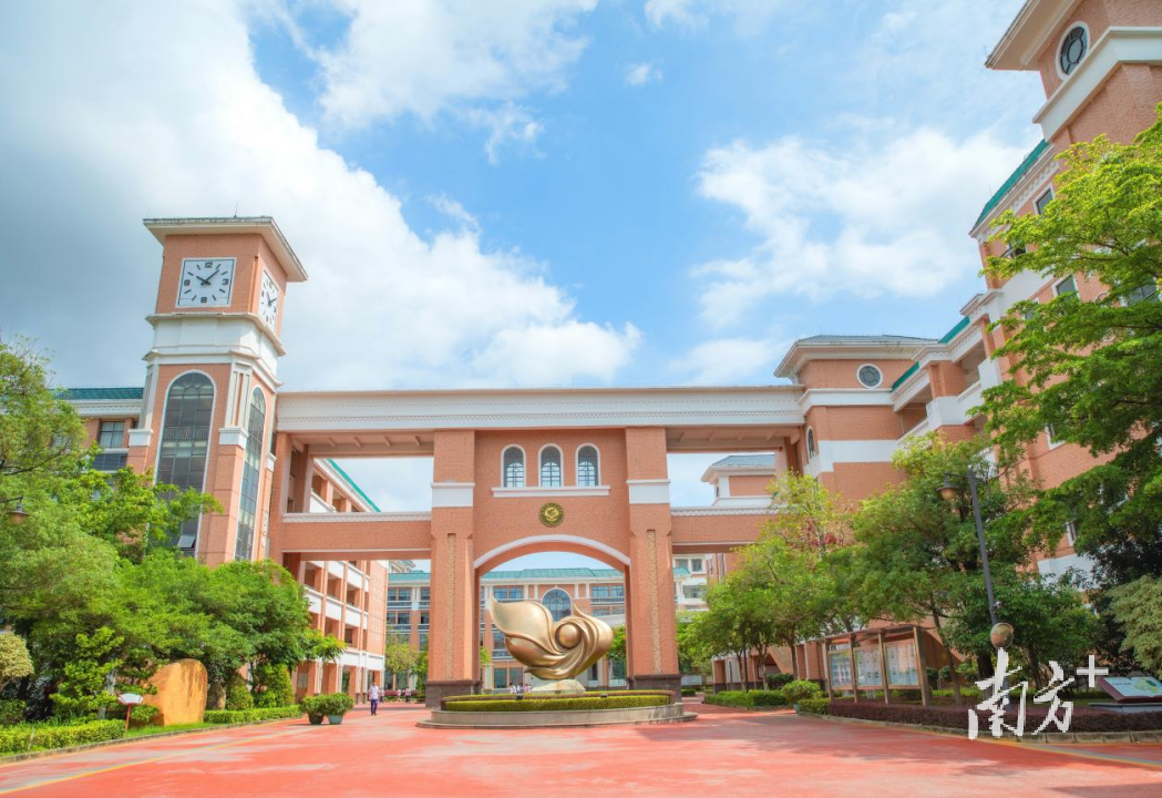 吸引数千名学生和家长打卡,东莞六中举办校园开放日活动