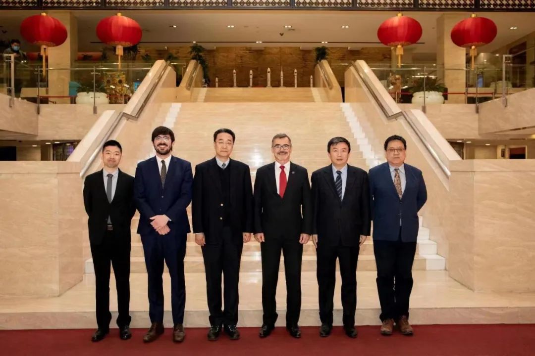 胡忠民董事长会见巴西航天局局长