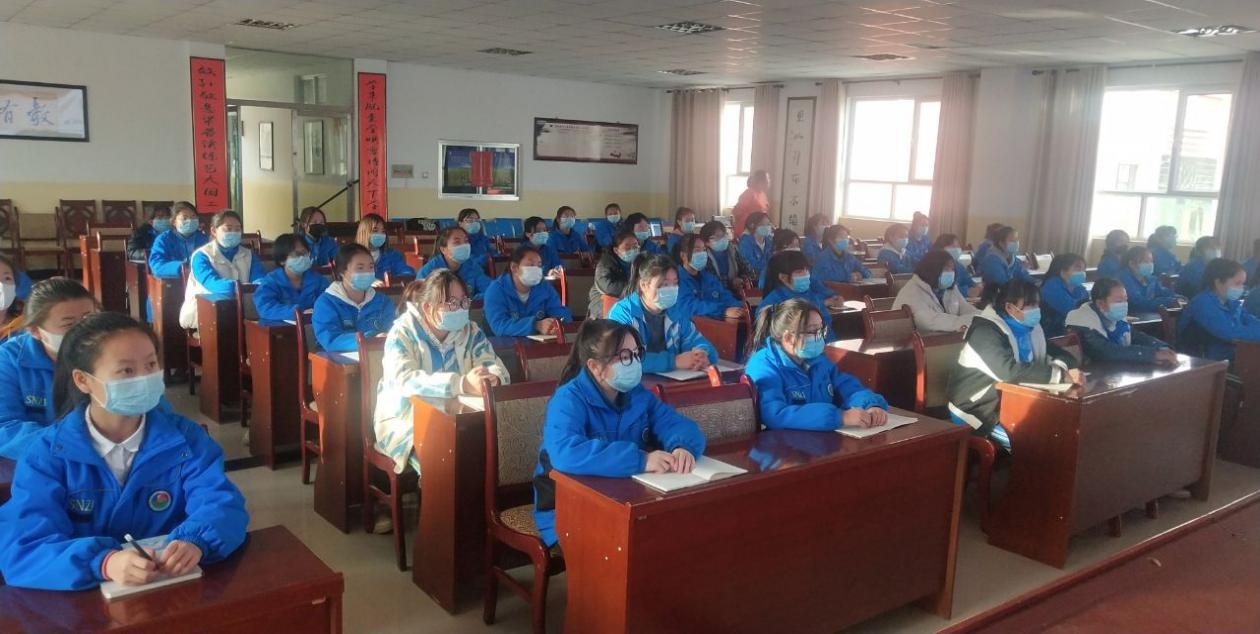 "关爱女生,呵护心灵"——肃南县职教中心开展健康教育专题讲座