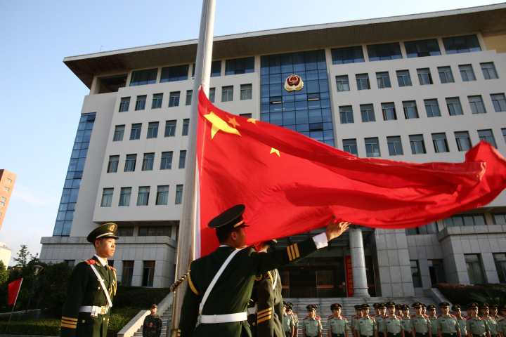 迎着第一缕晨光 武警浙江总队各支队举行升国旗仪式