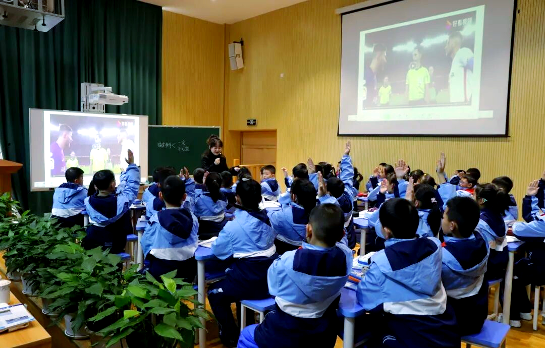 都江堰市李冰小学:创新课堂实践与跨文化交流