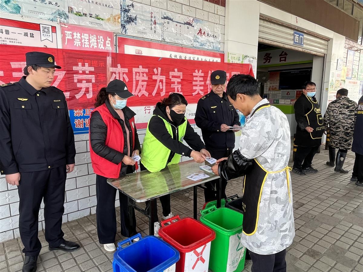 东西湖区走马岭街垃圾分类宣传走进农贸市场