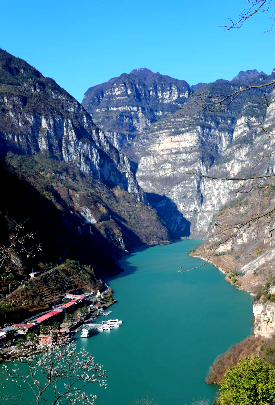 大渡河金口大峡谷置身于大渡河金口大峡谷,人们会深刻感受到其幽深与