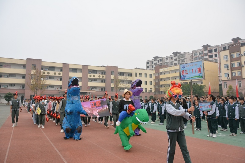 白鹿镇中学举行2022年冬季田径运动会开幕式