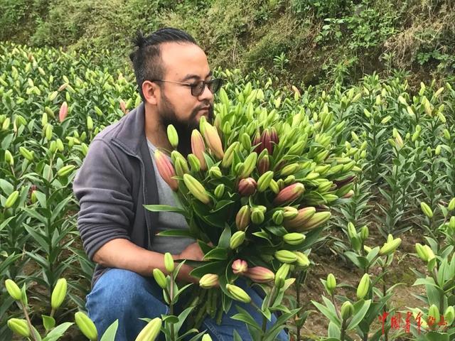 奋斗者,正青春⑥|"百合王子"余小龙:不服输不认命