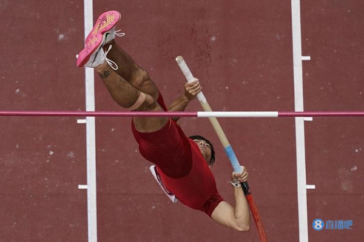 男子撑杆跳高:黄博凯5米50创个人赛季最佳 但仍无缘决赛