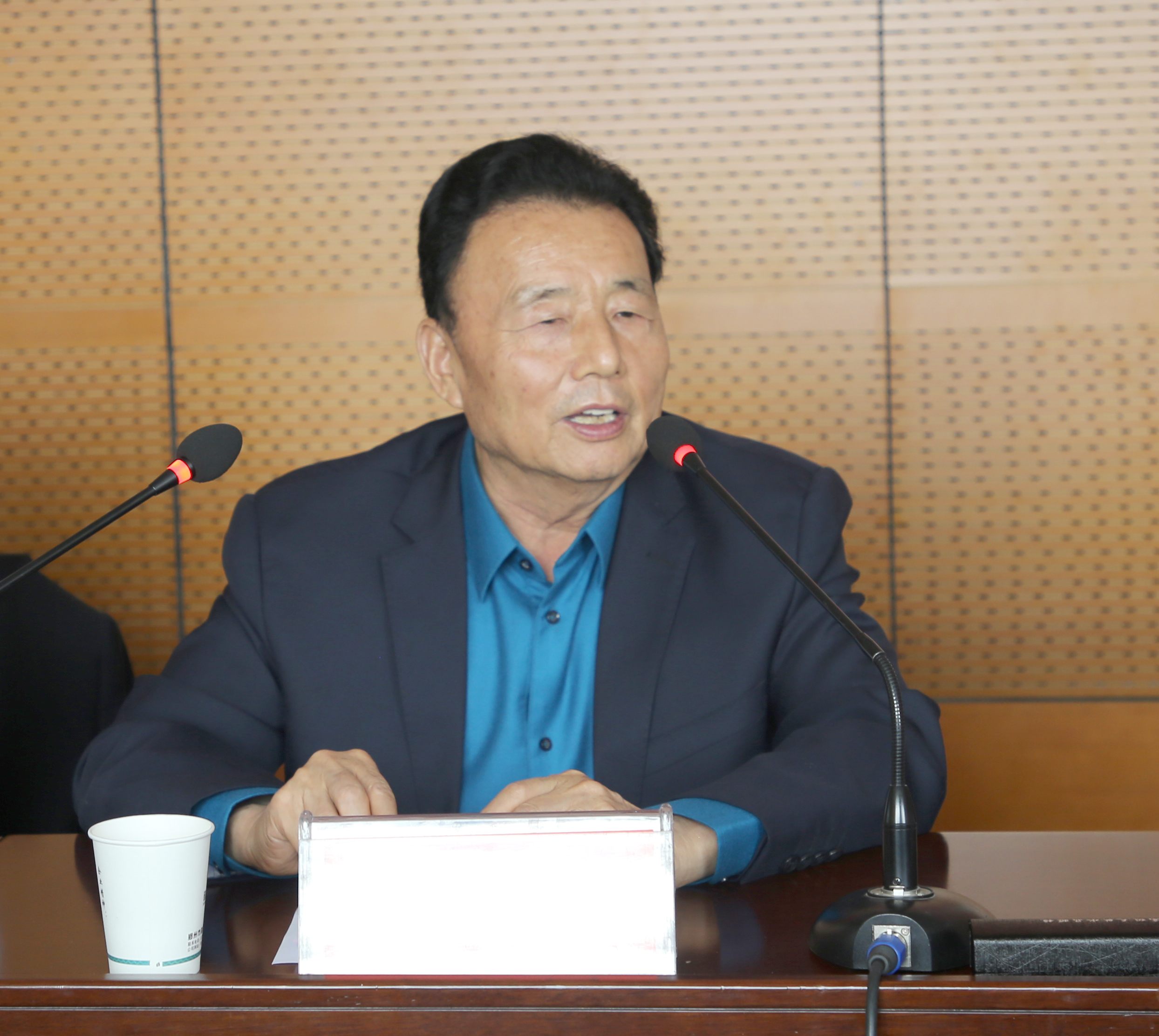 磴槽集团召开"抗疫促销,稳价保量"销售会,袁占国提出十点要求