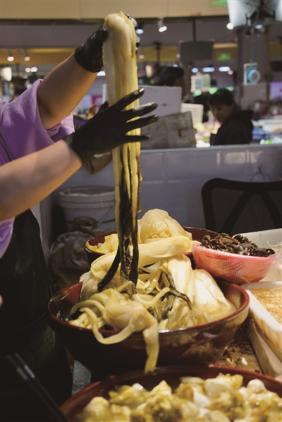 本周继续连晴天气 街上已经有人晒长梗白菜了