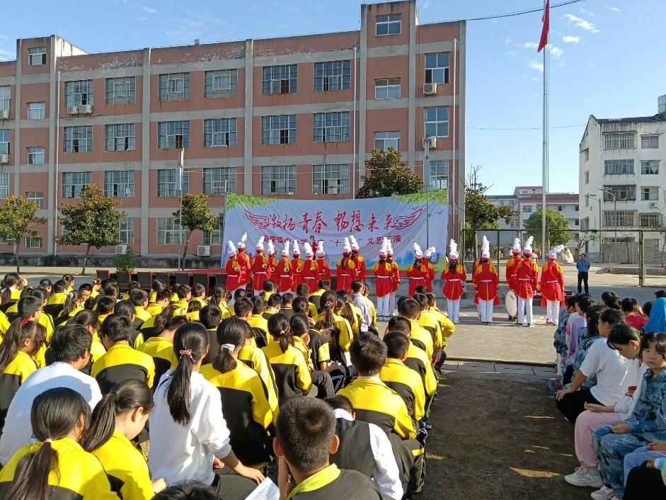 谷城县盛康镇中心学校:激扬青春 畅想未来