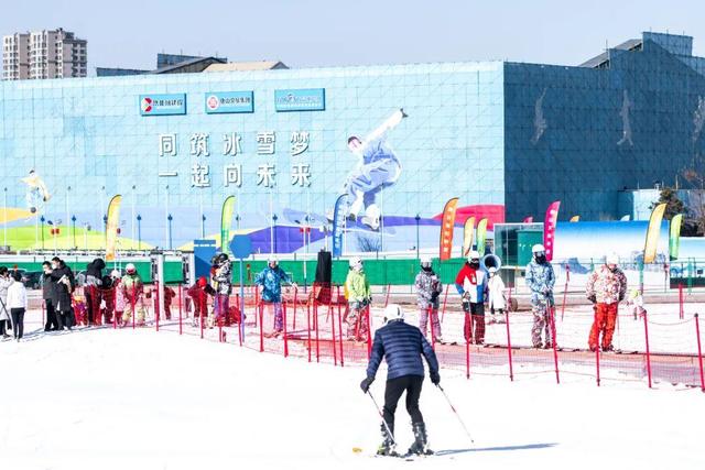 唐山弯道山滑雪场盛装开业