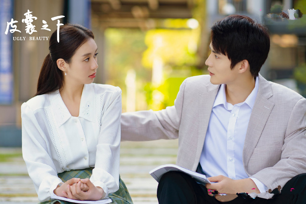 《皮囊之下》首播,八月长安新作,播放缺热度,口碑也两极分化