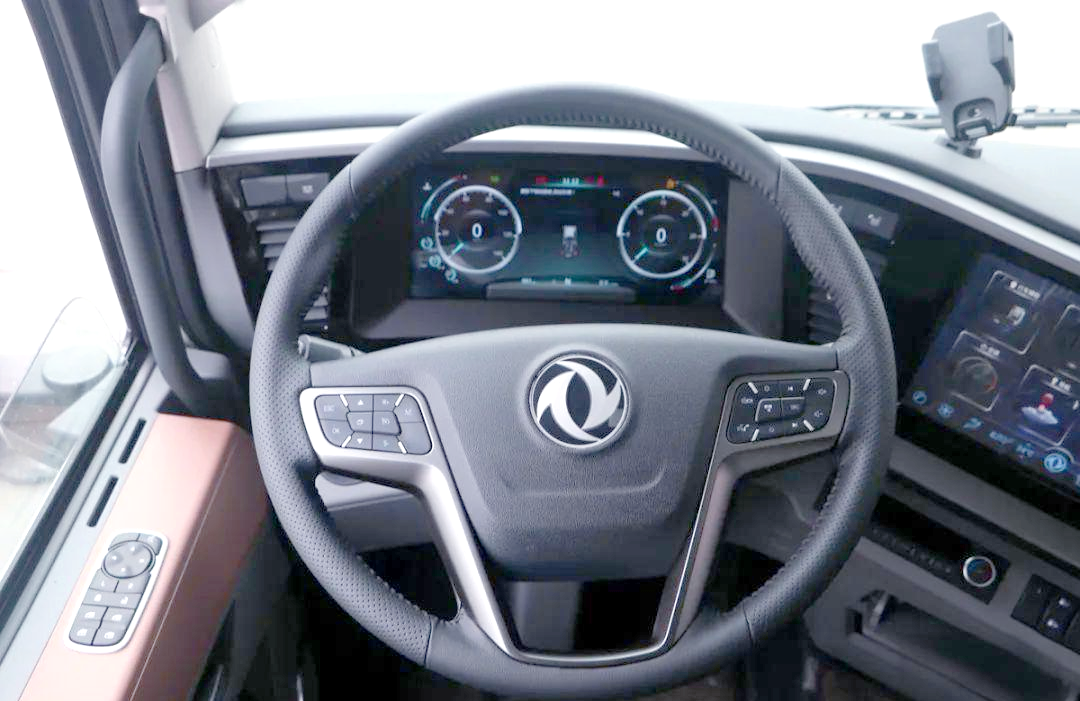 内饰设计上,gx车型与kx车型呈现出一定的相似性,但在细节上却有着显著