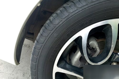 长安新奔原轮胎175/60r15可以换成185/60r15吗