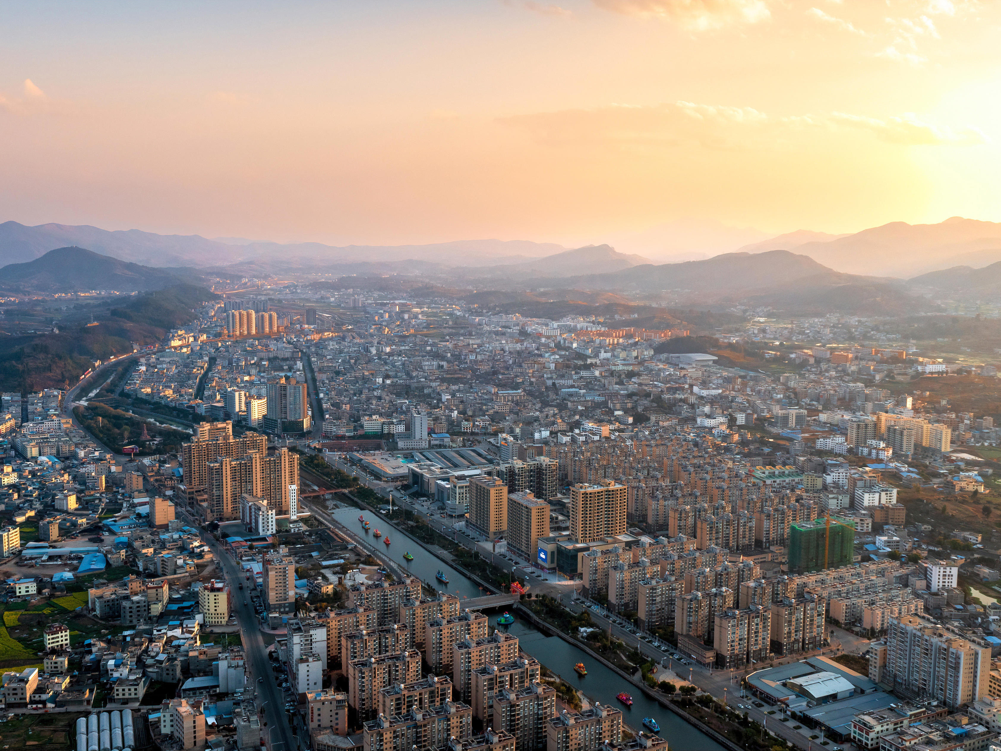 镜头下的大凉山:凉山州成立70周年县市风采——会理市