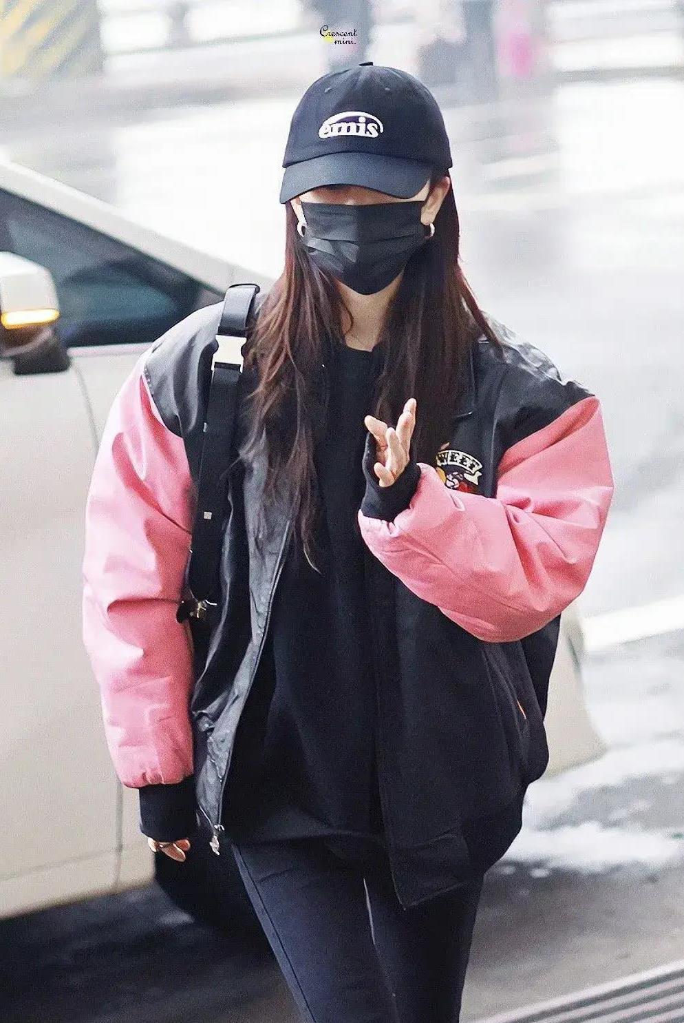 杨幂粉黑棒球服,腿好长,好细被腿精幂幂姐的美迷晕了