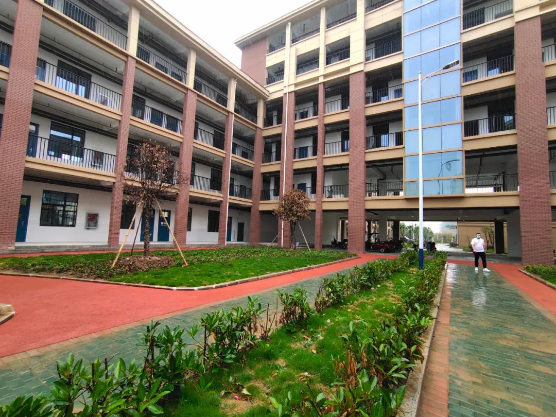 ①随州启动2020年度"双评双治双促"活动②鹿鹤学校今年秋季投入使用