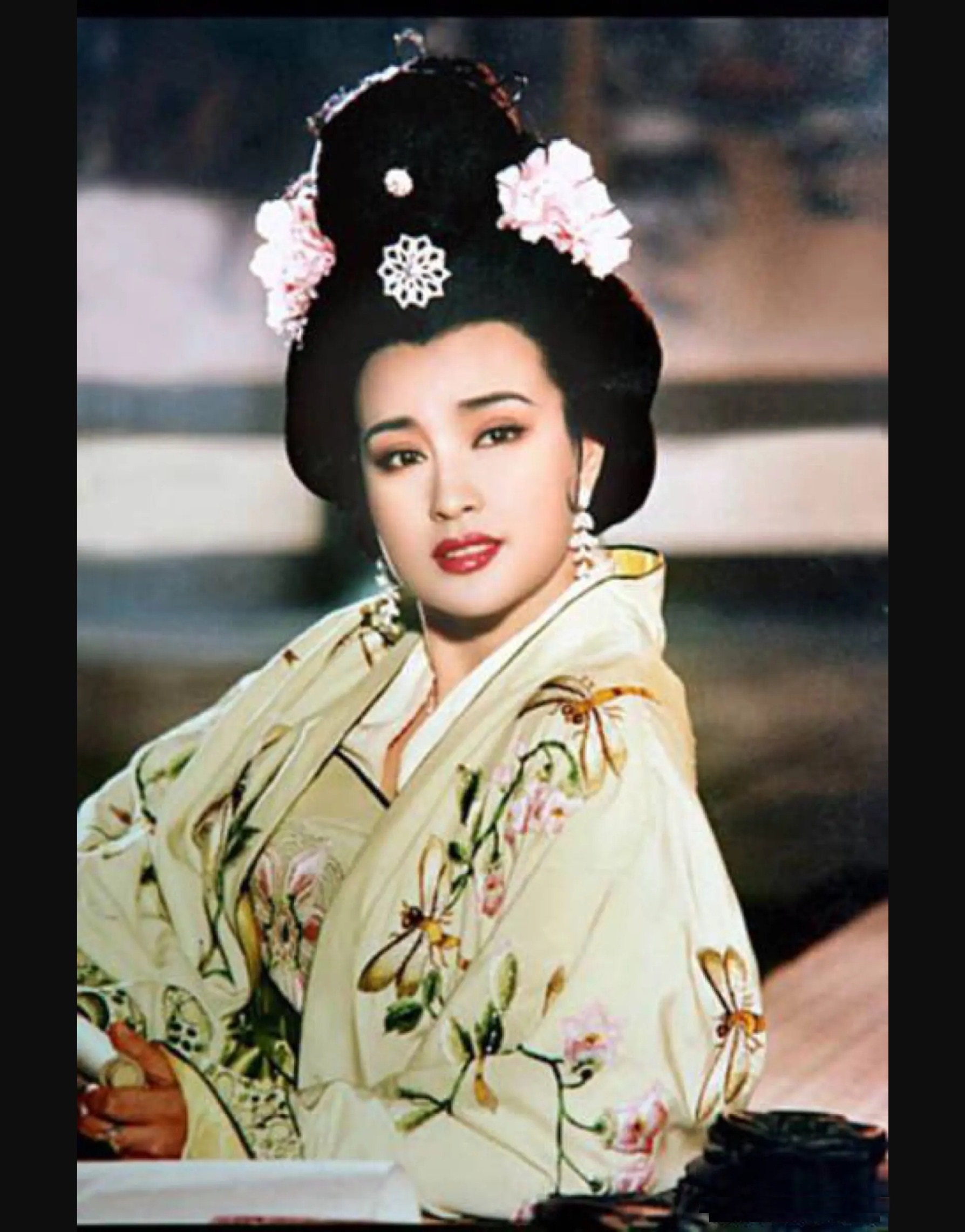 上官婉儿全家被武则天屠杀,为什么不报仇?