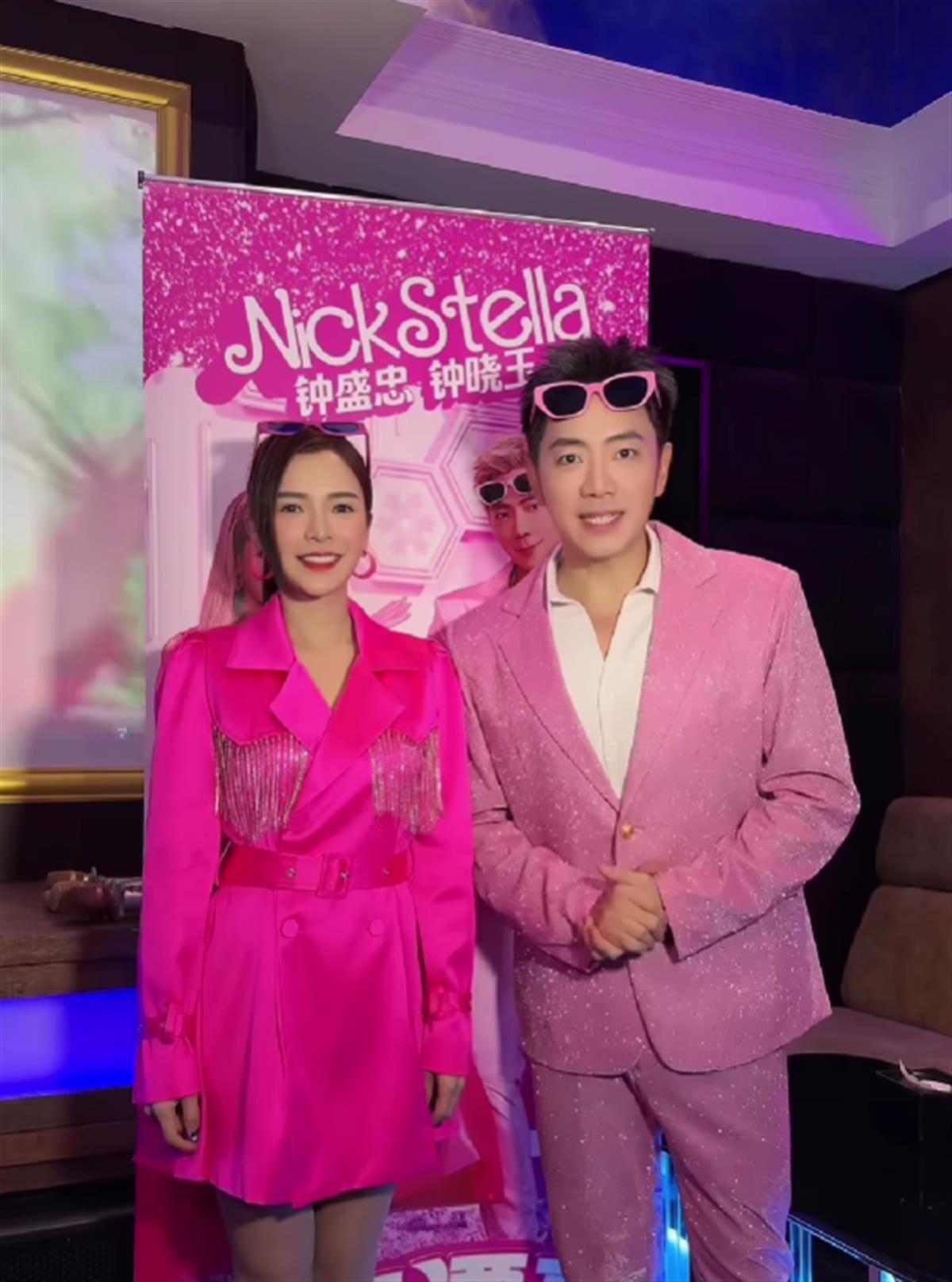 奖项,2009年他以个人身份推出马来西亚史上首张农历新年单人贺岁专辑