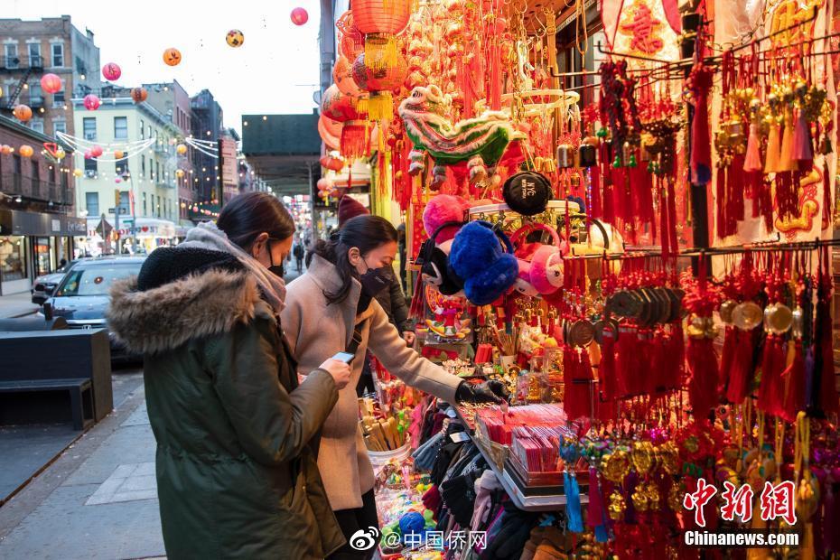 随着春节临近,纽约唐人街年味渐浓