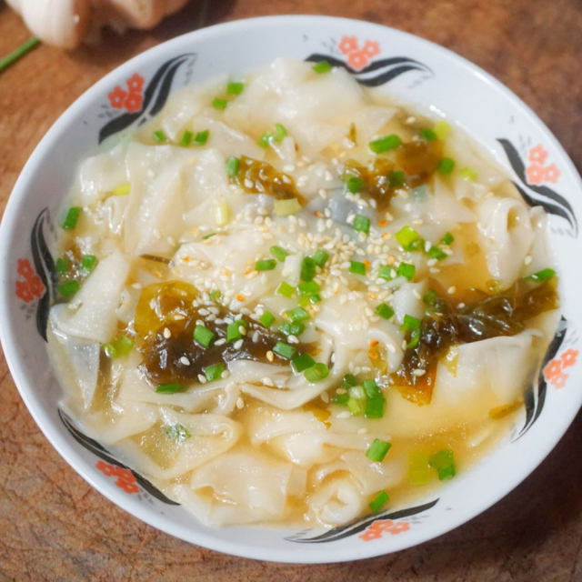 紫菜餛飩皮湯,湯鮮味美,營養早餐