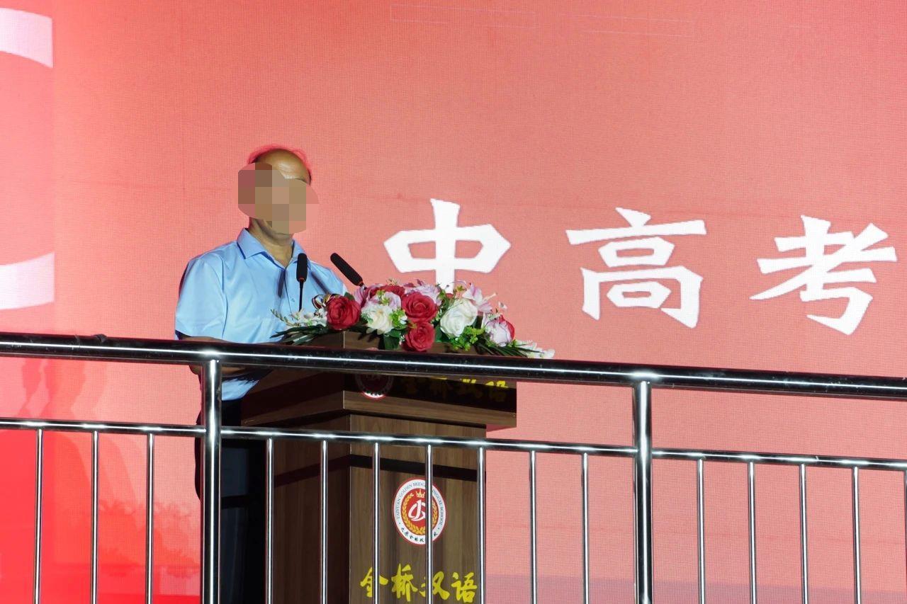 太原一中学承诺该校学生高考山西省第一名奖100万元，考上清北