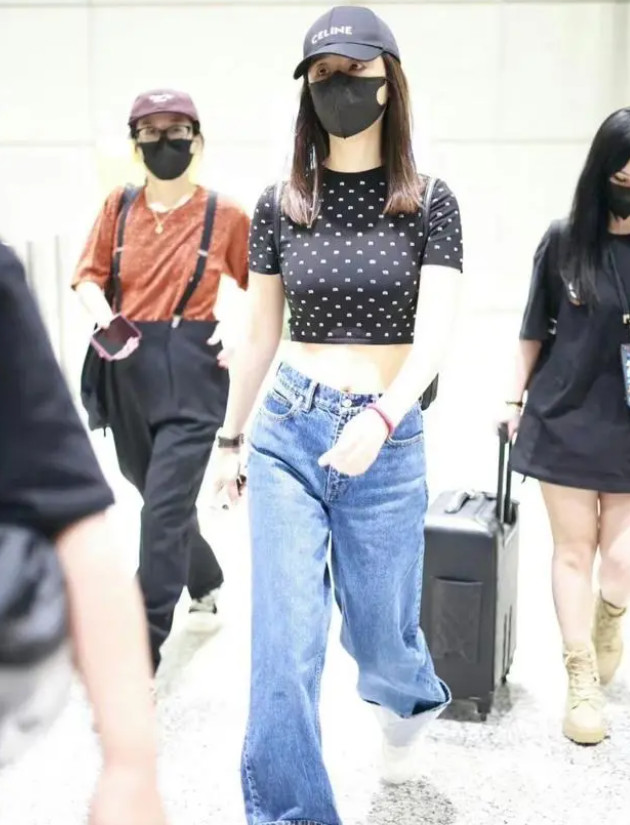 林心如近状曝光,穿露脐装大胆展示身材,夫妻俩或将来内地发展