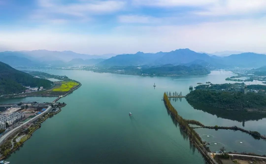 龙门古镇;桐庐的富春江小三峡,琴溪香谷,建德的梅城,七里扬帆,再加上