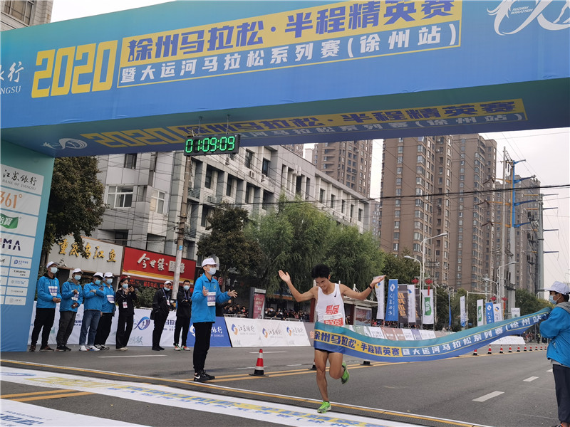 2020年徐州马拉松半程精英赛鸣枪开跑