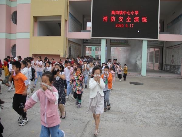 淮安市涟水县高沟镇中心小学:消防演练紧抓手上 安全教育时刻不忘