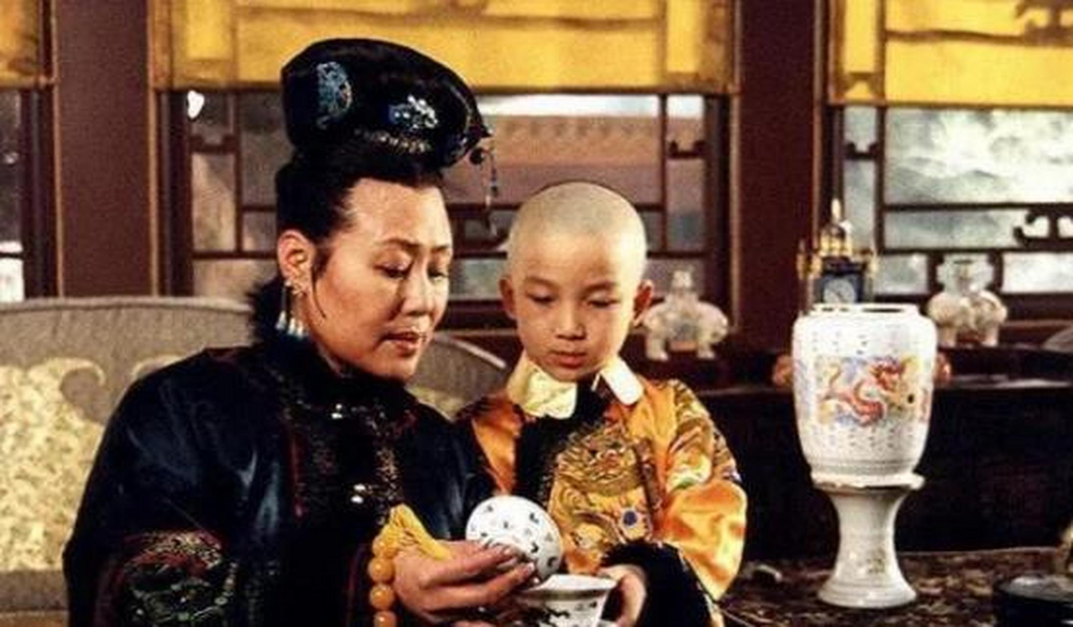 1687年,孝庄皇太后去世,康熙将她的灵柩被放在宫中37年不下葬,很多人