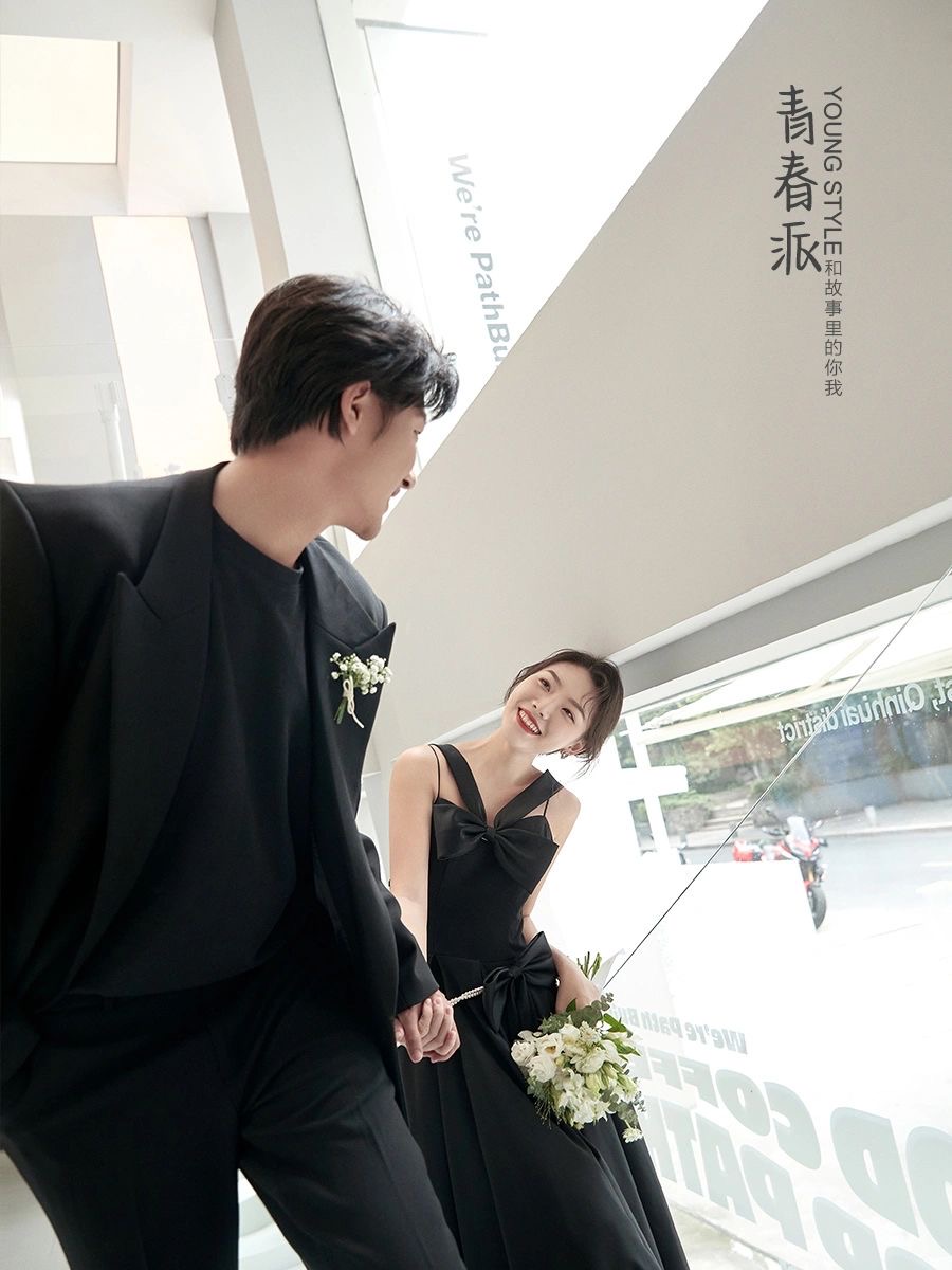 一眼心动的黑纱街拍婚纱照 ins风好哇塞