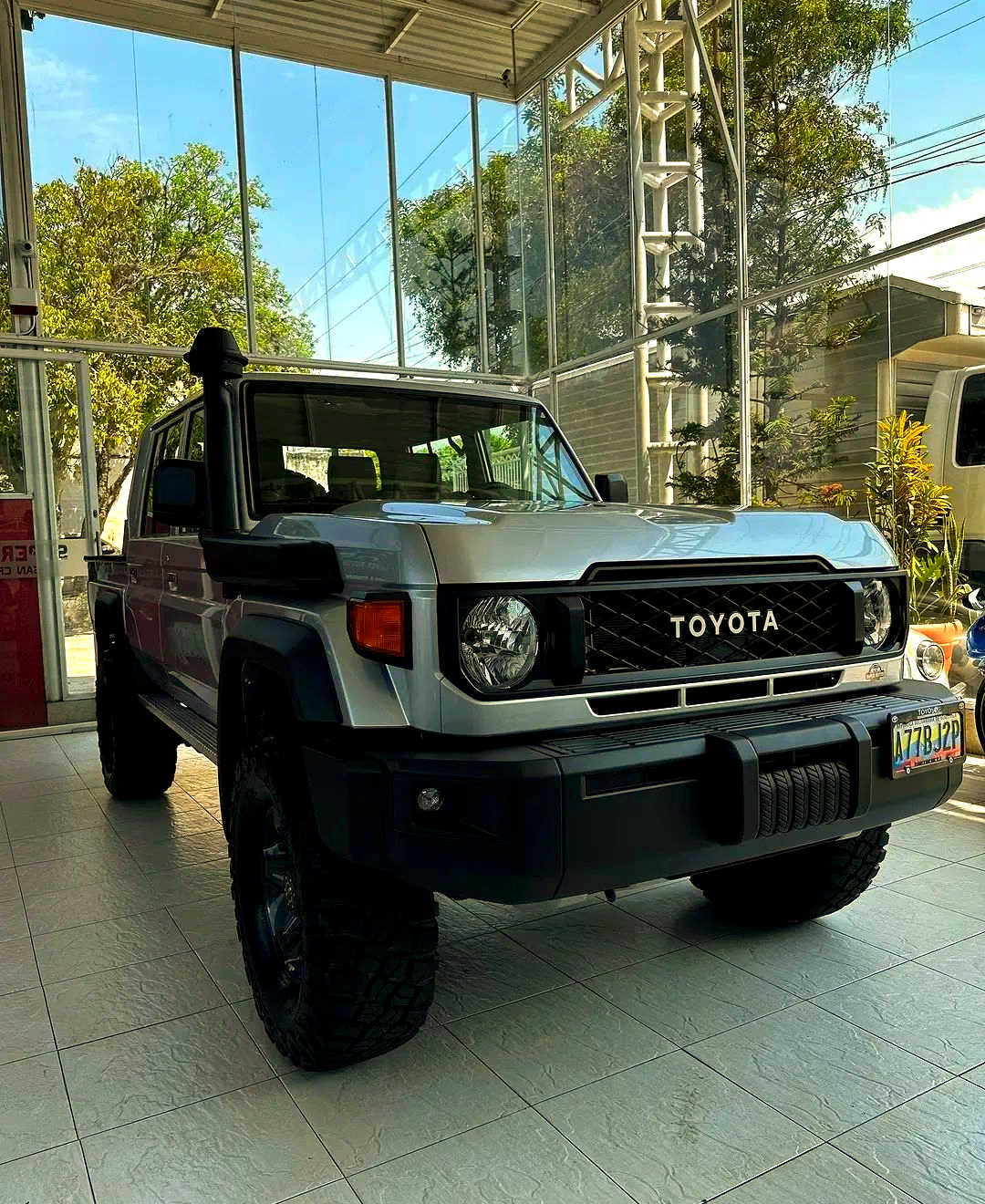 丰田兰德酷路泽lc70皮卡全新升级,2.8t柴油动力与四驱系统引人瞩目