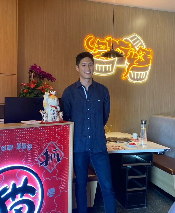 王子文男友吴永恩首接商务代言,稳坐c位出镜,舞台魅力独特