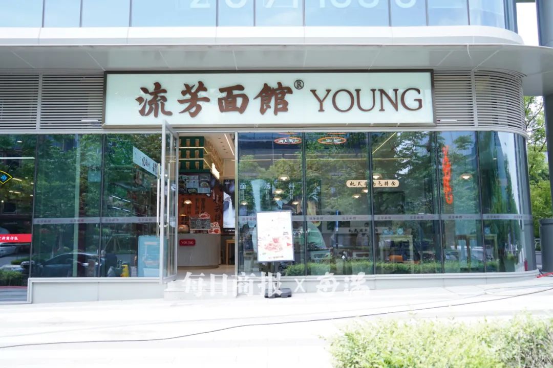 流芳面馆的小龙虾拌川,这个夏天又升级了