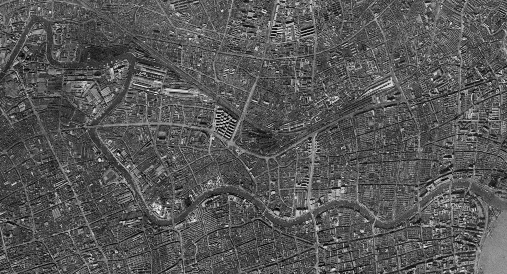 卫星老照片:50年前上海火车站 城市变化太大
